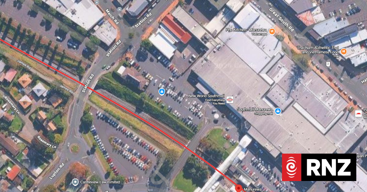 Person waiting for bus in Auckland stabbed multiple times
