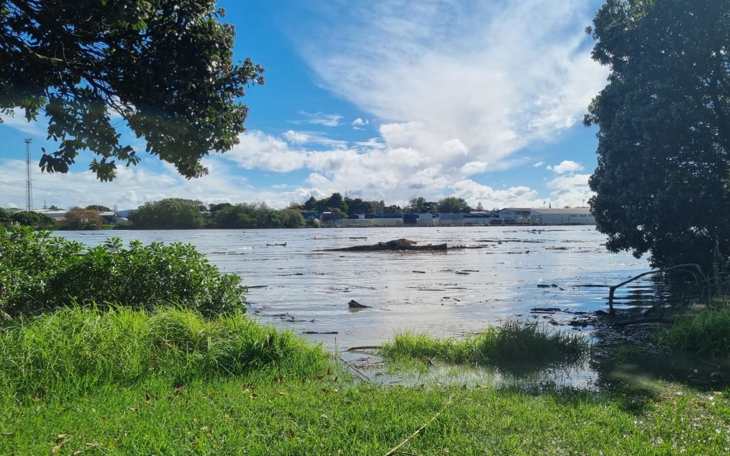 Civil Defence teams are going door to door in flood prone areas of Whanganui, asking residents to prepare to evacuate.