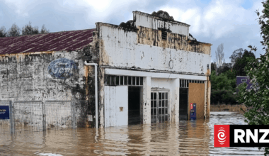 Night-time escapes from floodwaters: Mayor says better warnings needed