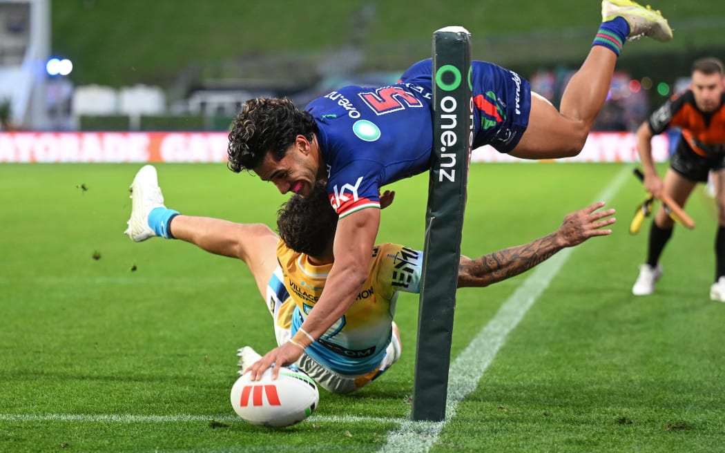 Alofi'ana Khan-Pereira of the Warriors dives to score a try, NZ Warriors v Gold Coast Titans, round 7 of the NRL Telstra Premiership at Go Media Stadium.