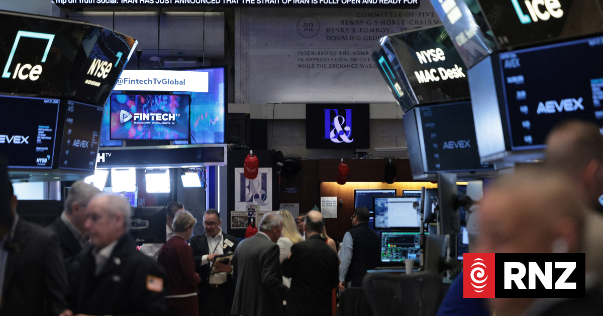 Wall Street hits record highs following Lebanon ceasefire, economist warns market still volatile