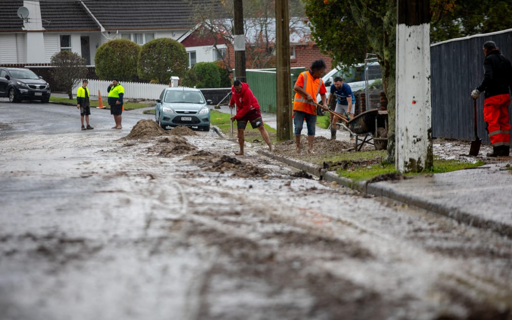 Flooding in Stokes Valley near Thomas Street. Mark Papalii/RNZ