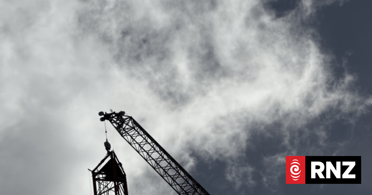 RNZ dismantling ageing transmission masts in Auckland, outages expected