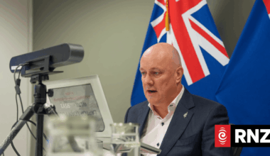 Live: Politicians react as latest poll shows National unable to govern if election held today