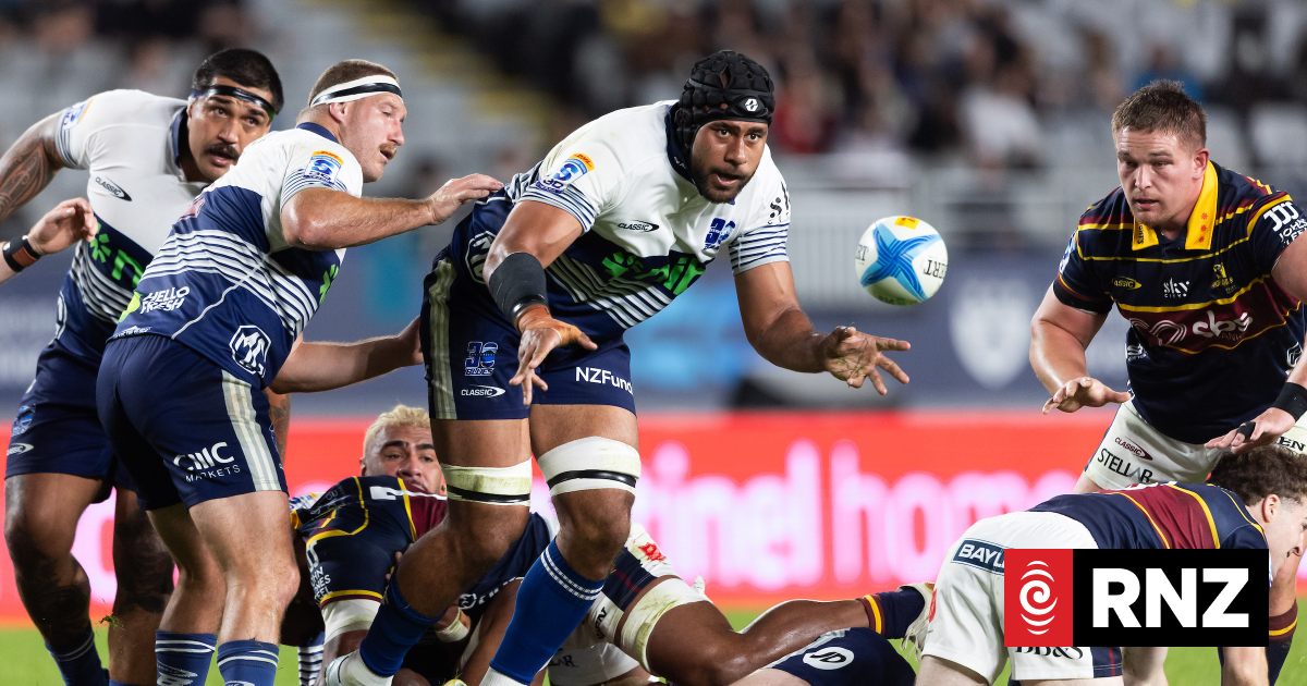 Super Rugby Pacific: Blues survive late Highlanders scare for win