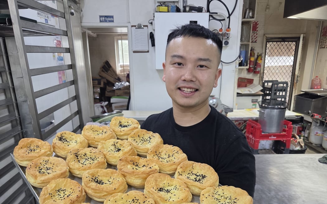 Pakuranga Bakery manager Pho Bok with a tray full of lo'i hossi pies