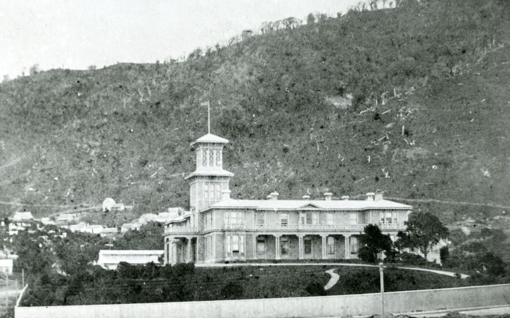 Government House in Pipitea with Ahumairangi Hill in the background. Photo circa 1890s. The Beehive now stands where Government House was.