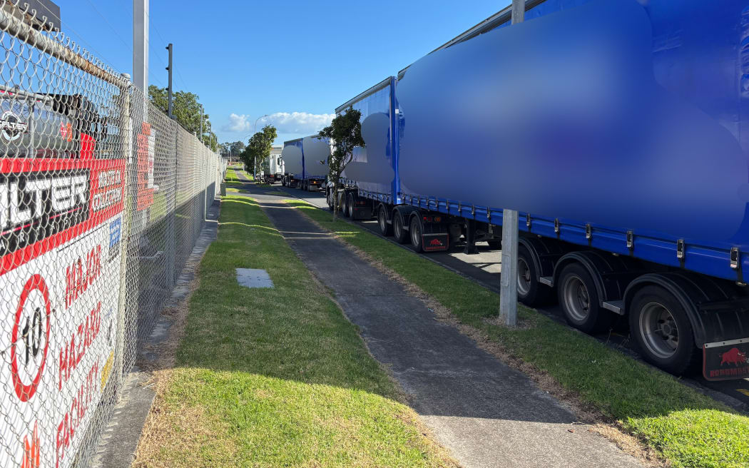 Truck parking problem - Wiri