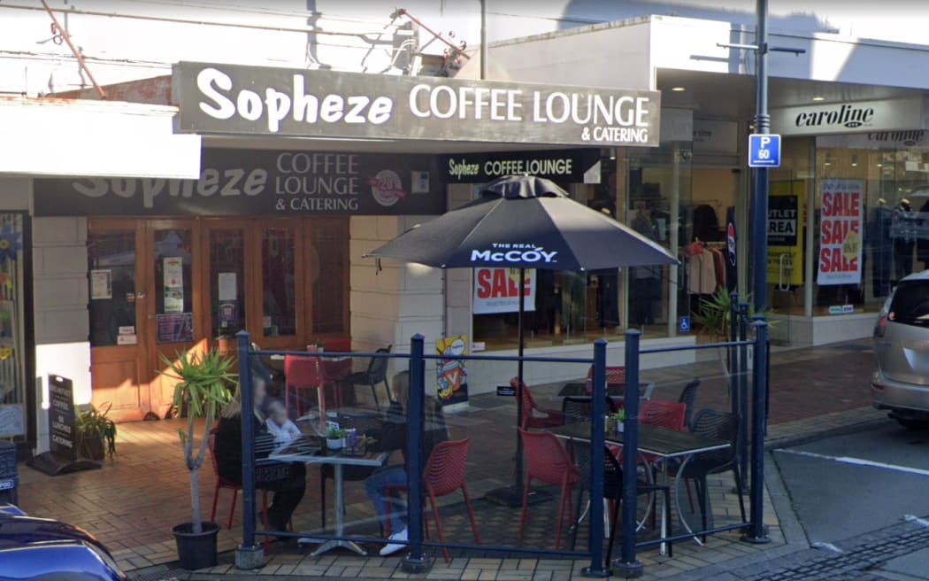 The phone number for Sopheze Coffee Lounge has been offered up when people search for Timaru Hospital.
