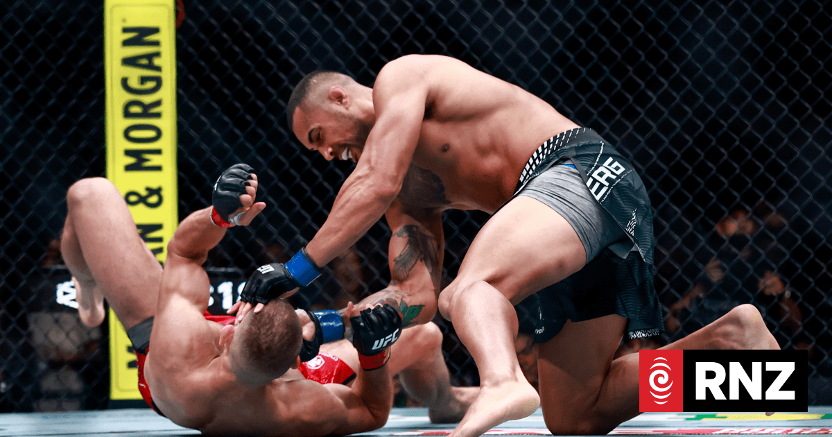 One-legged Carlos Ulberg wins UFC heavyweight title by miracle knockout