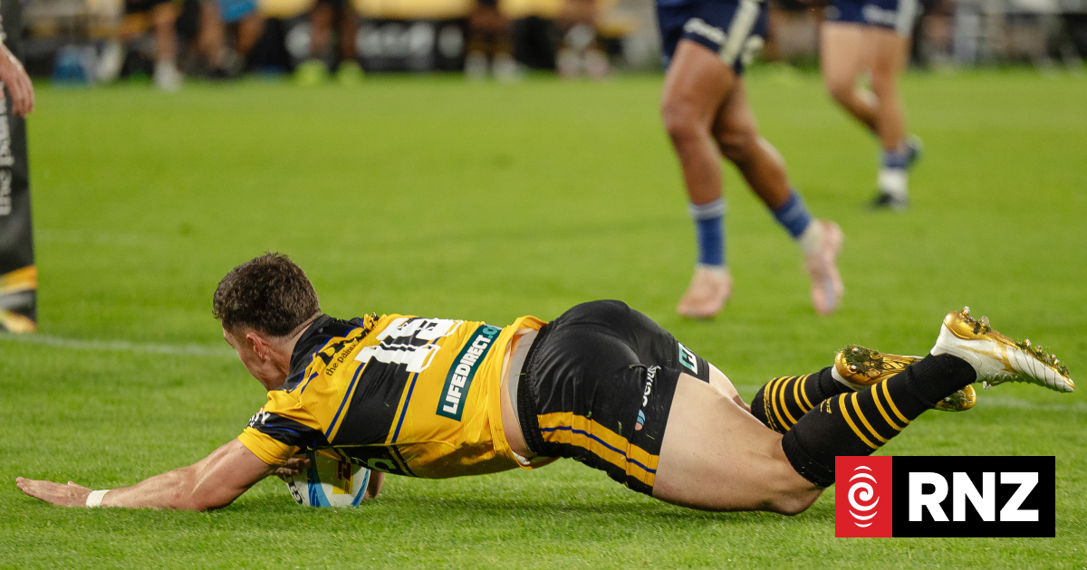 Hurricanes underline title credentials with big win over the Blues