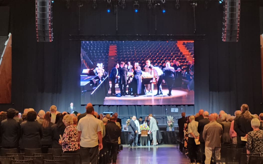 Hundreds attended the funeral service of former Manukau City Mayor Sir Barry Curtis at Manukau's Dew Drop Events Centre on Friday. 