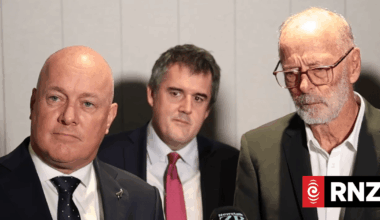 Christopher Luxon and Wayne Brown sign 'Auckland City Deal'