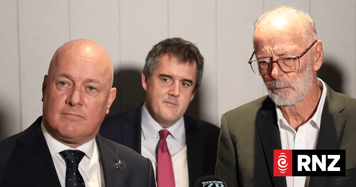 Christopher Luxon and Wayne Brown sign 'Auckland City Deal'