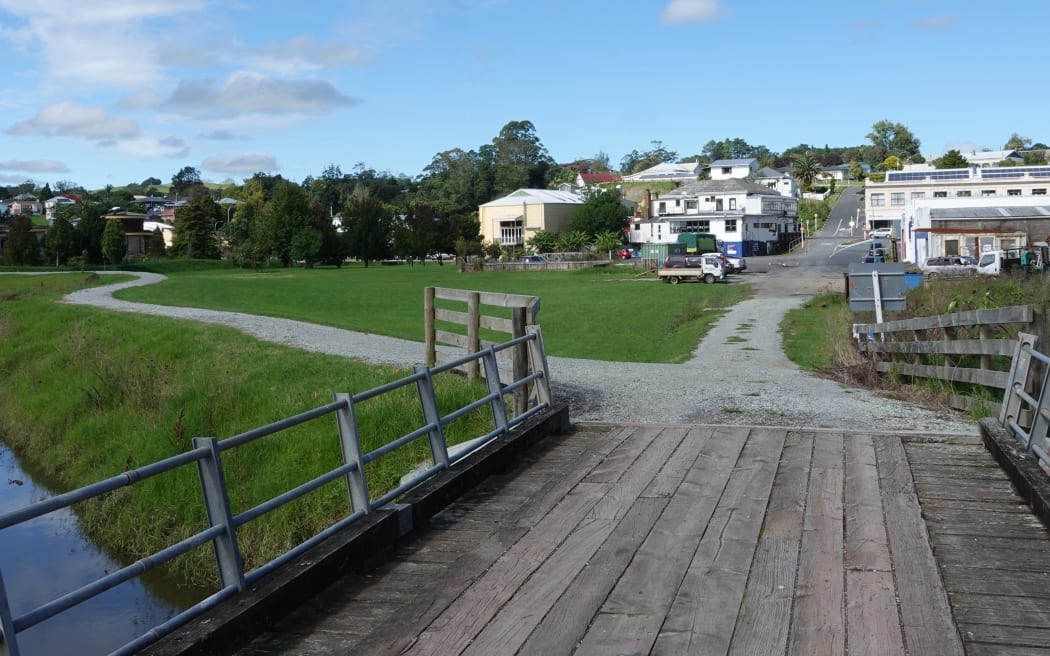 If it goes ahead, the social housing complex will be built on vacant land between the Hunter Star Hotel and the Waiomio Stream.