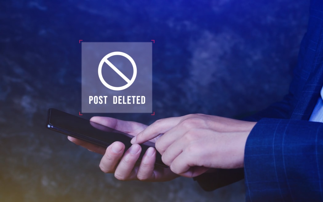 Uses a smartphone or mobile phone to use social media but the post has been deleted on a virtual screen.