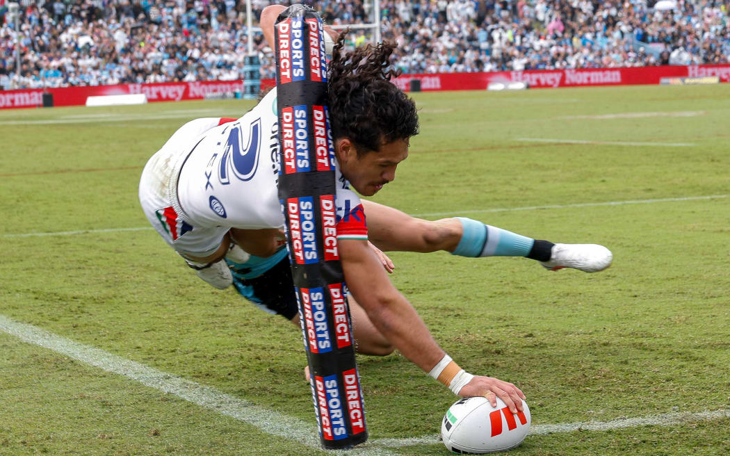 Dallin Watene-Zelezniak of the Warriors scores a try during the match between Cronulla-Sutherland Sharks v One NZ Warriors, round 5 rugby league match of the 2026 Telstra Premiership at Ocean Protect Stadium, Sydney, Australia on Sunday 5 April 2026. Photo credit: Izhar Khan / Photo sport