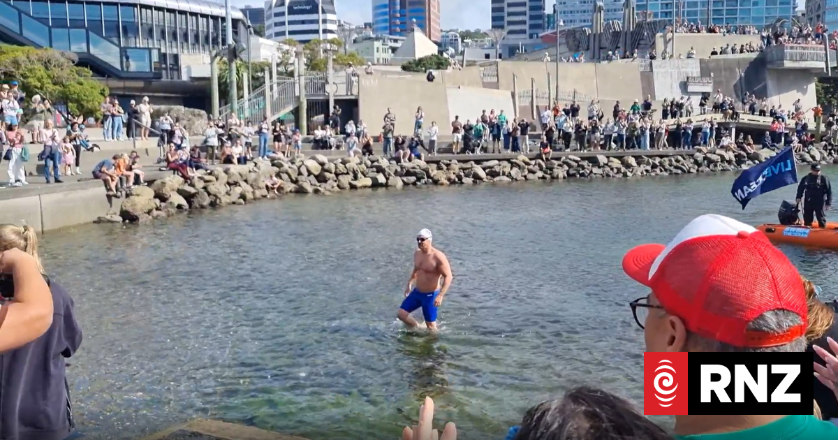 Anti-bottom trawling long distance swimmer breaks world record, arrives in Wellington