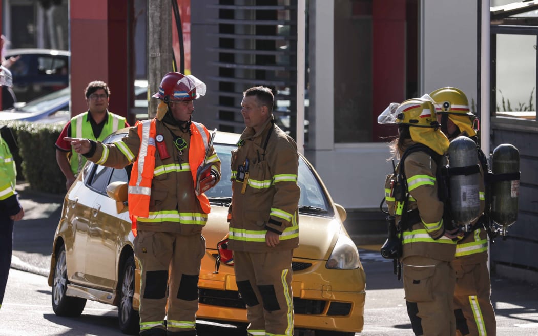An apartment building in central Wellington has been evacuated due to a gas leak.

Fire crews were called to the two story building on Pirie Street at the base of Mount Victoria at about 3.05pm.