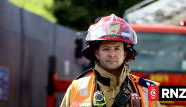 Firefighters, police clash over cliff rescue of woman trapped in 'extremely precarious position'