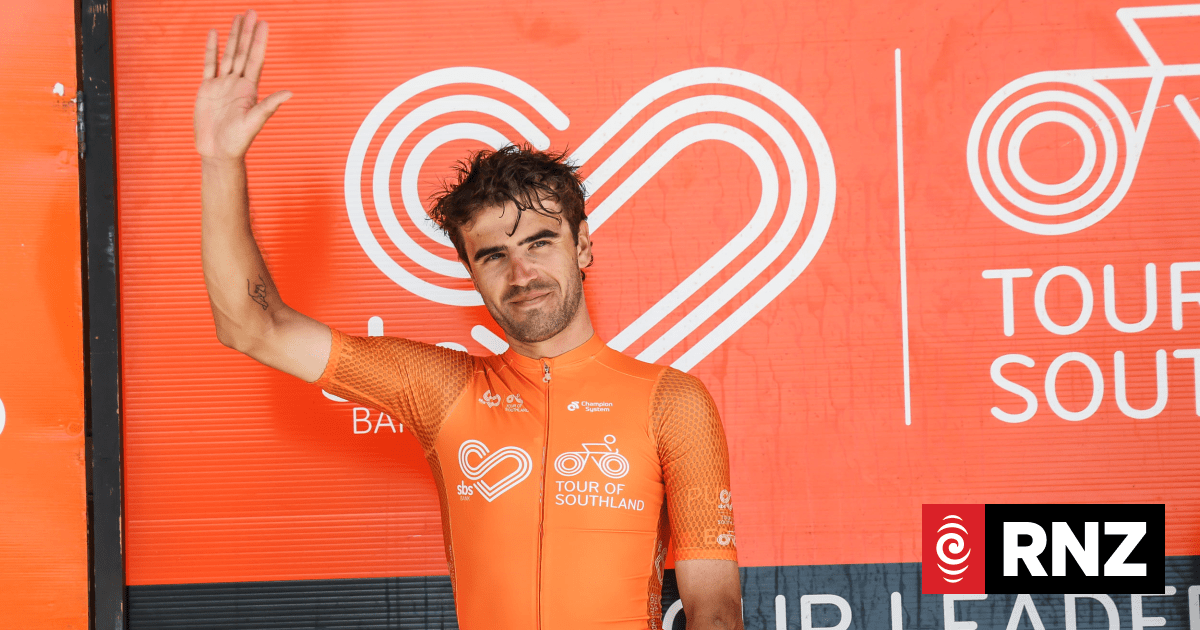 Kiwi cyclist Kiaan Watts banned for throwing punch