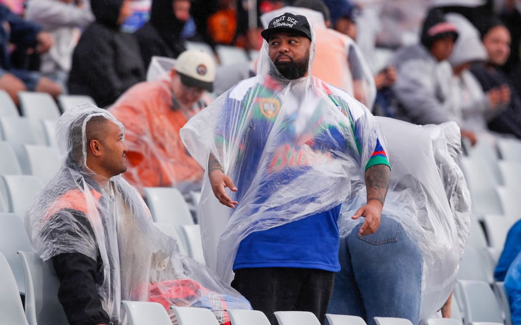 Fans and supporters prepare for rain. Wests Tigers v One NZ Warriors. NRL Rugby League, Campbelltown Sports Stadium, NSW, Australia, Sunday 30th March 2025 Copyright Photo: David Neilson / www.photosport.nz