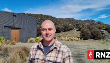 Proposed gold mine will ruin Otago's reputation for world's best pinot noir - vineyard owner