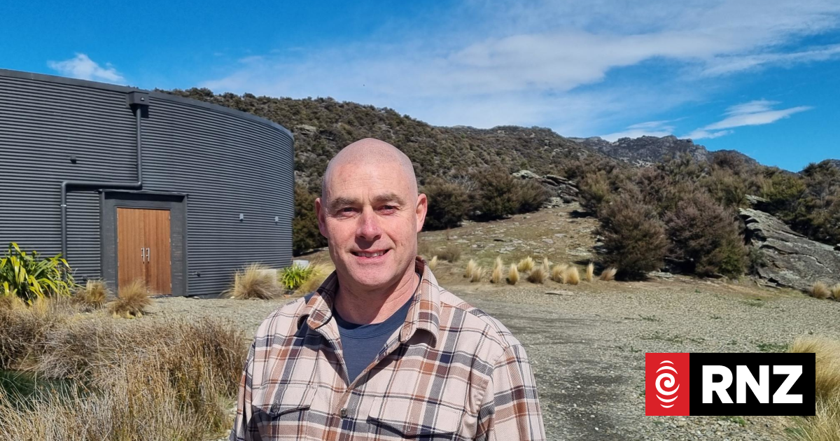 Proposed gold mine will ruin Otago's reputation for world's best pinot noir - vineyard owner