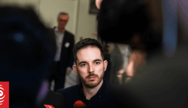 Greens call out 'double standards' in immigrant English testing