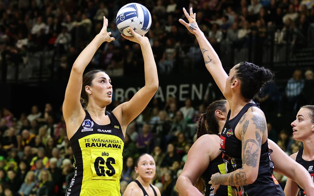 Amelia Walmsley of the Pulse during the ANZ Premiership match against the Magic.