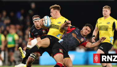 Hurricanes keen to keep Chiefs star quiet in top of the table clash