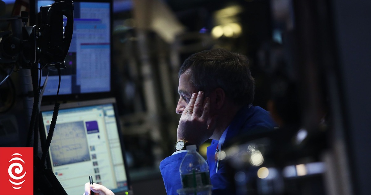 All active funds 'underperform' over past year, data shows
