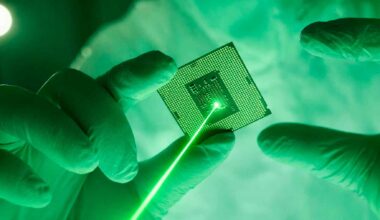 Green beam of steerable light