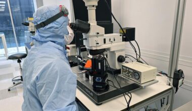 In-situ electron microscopy probes how atoms adsorb on surfaces at solid–liquid interfaces | Research