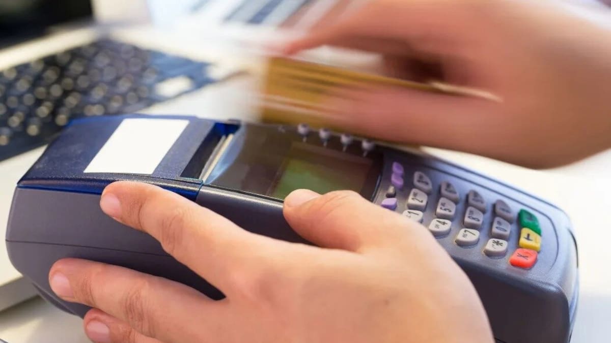 Services sector slumps again as PSI points to deeper contraction