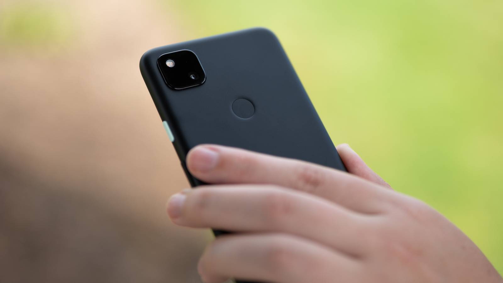5 smartphone "innovations" no one asked for (and why they should be reversed)