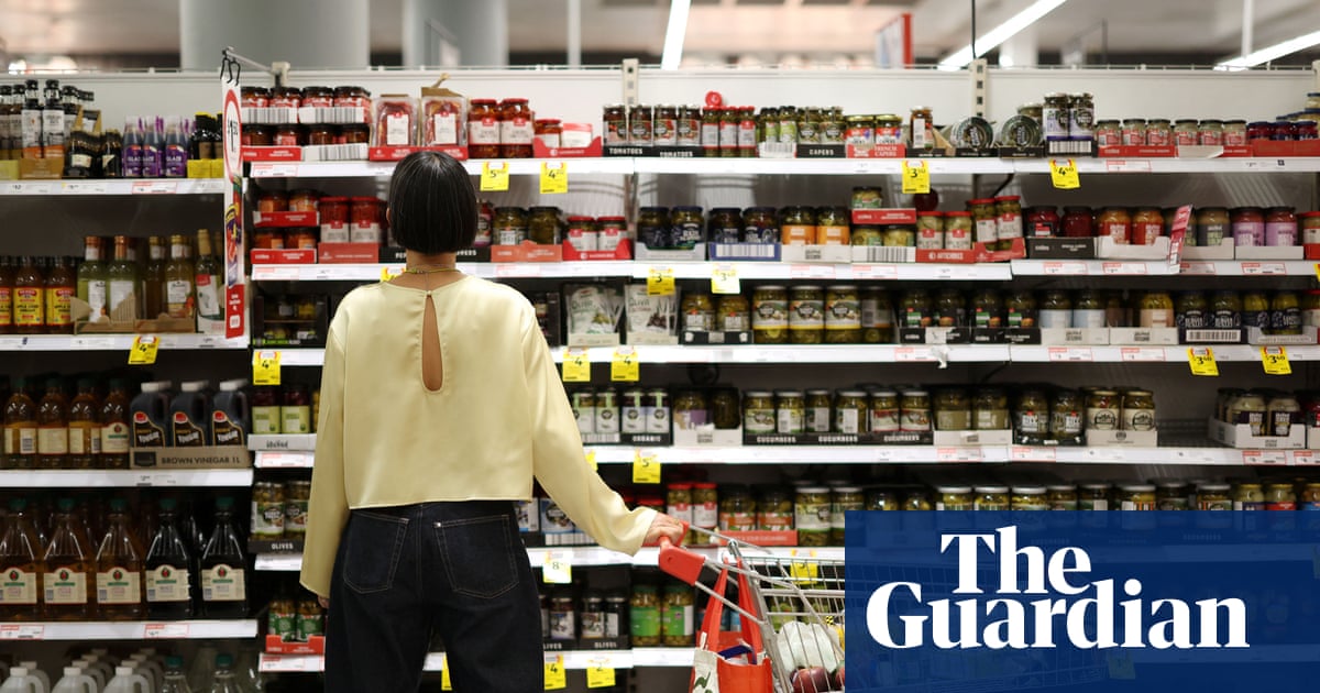 Cost of living drives Australian shoppers to ‘pantry loading’, as ‘you can do so much with beans’ | Cost-of-living crisis