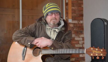 70s music legend forced to sell own guitars after being left penniless | TV & Radio | Showbiz & TV