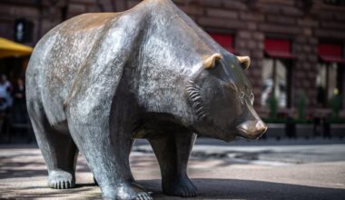 Investing Pros Paint a Grim Picture for the Economy and Markets