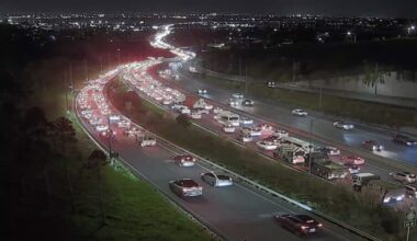 Auckland Southwestern Motorway lanes reopen after rock spill near Onehunga