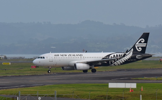 Air NZ plane struck by lightning