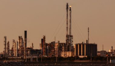 France details plan to phase out fossil fuels