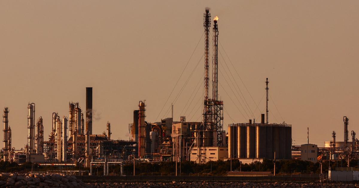 France details plan to phase out fossil fuels