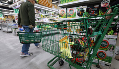 A customer shops at a supermarket in Seoul on April 6. The Iran war has fueled inflationary pressure in Korea, as it heavily relies on the Middle East for crude oil. [NEWS1]