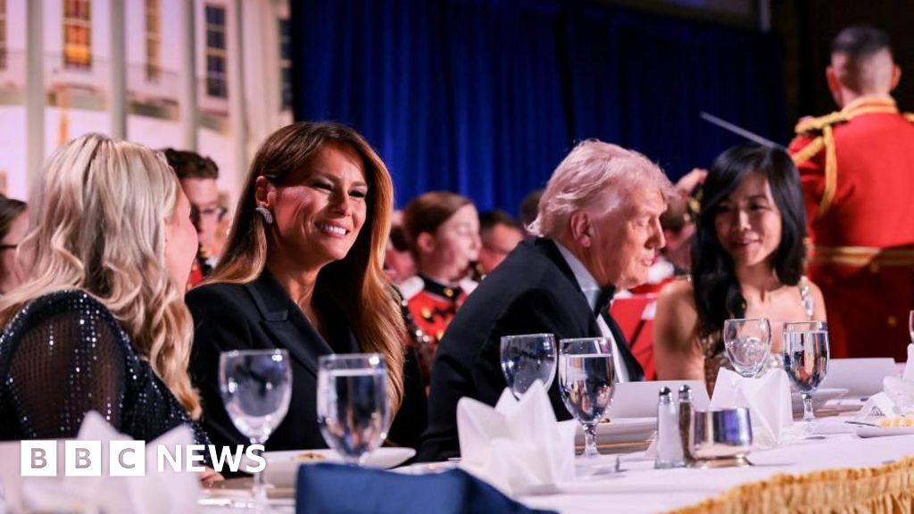 Melania Trump urges ABC to 'take stand' on Jimmy Kimmel after widow joke - BBC