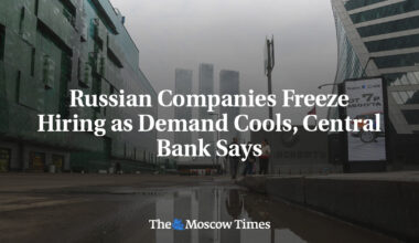 Russian Companies Freeze Hiring as Demand Cools, Central Bank Says