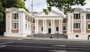 The reconstructed external portico on Symonds Street was based on old photographs of Old Choral Hall, remaining evidence at the site and the detailing of the columns and pediment at the Auckland Baptist Tabernacle.