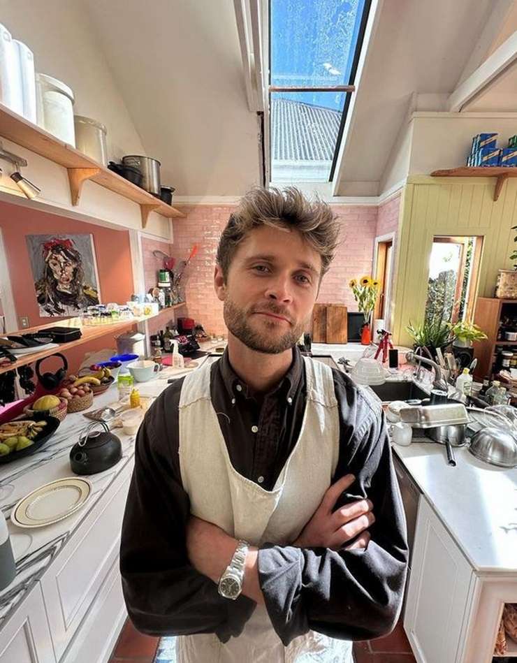 Cooking pizza at home requires an oven - but which model delivers the best results? Artwork / Beth Walsh