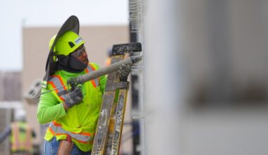 US unemployment rate drops despite economic uncertainty and Iran war | Business and Economy News