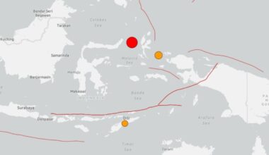 7.4-magnitude offshore earthquake hits eastern Indonesia